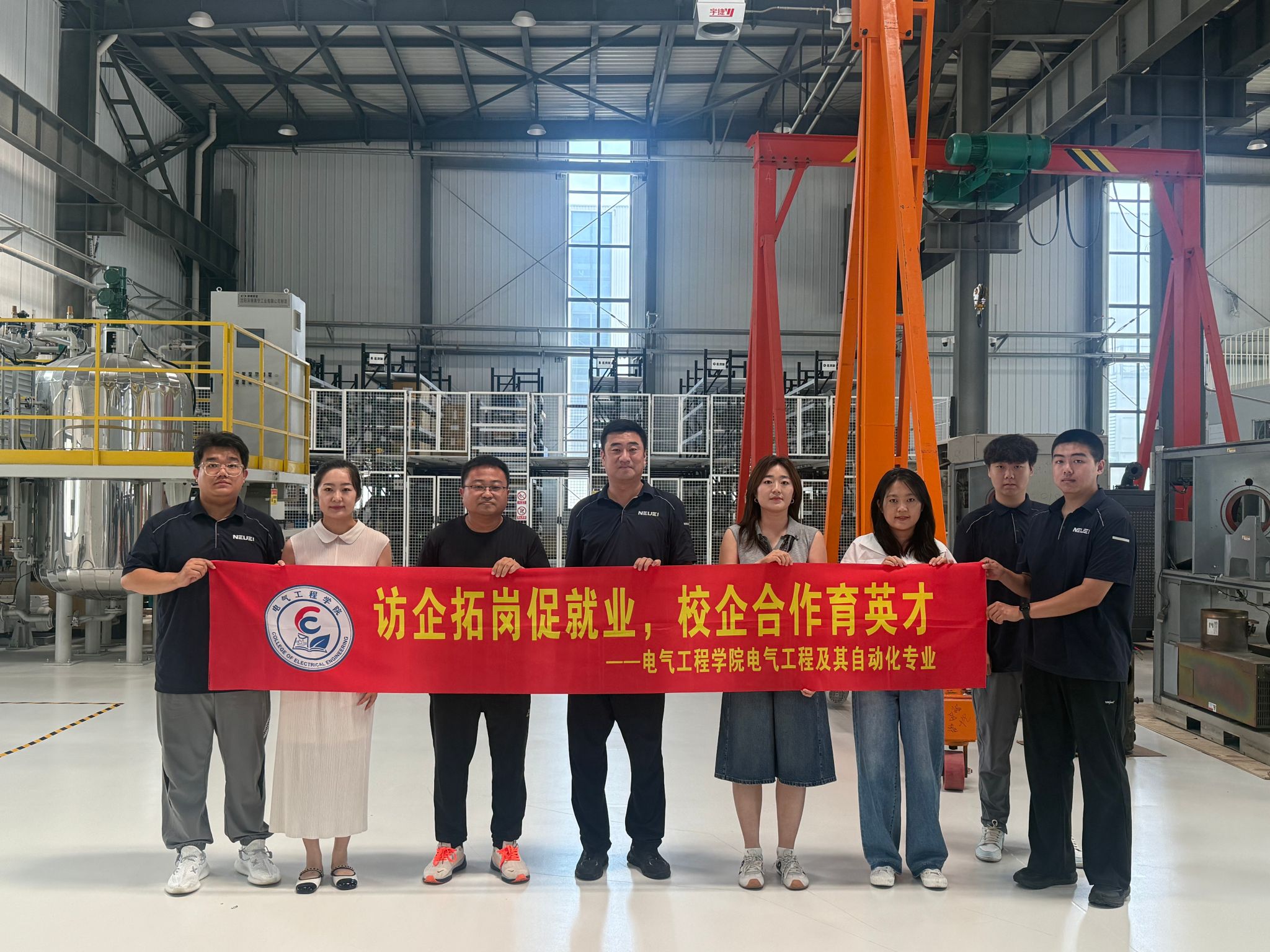 拓宽在校生实习实训与毕业生高质量就业