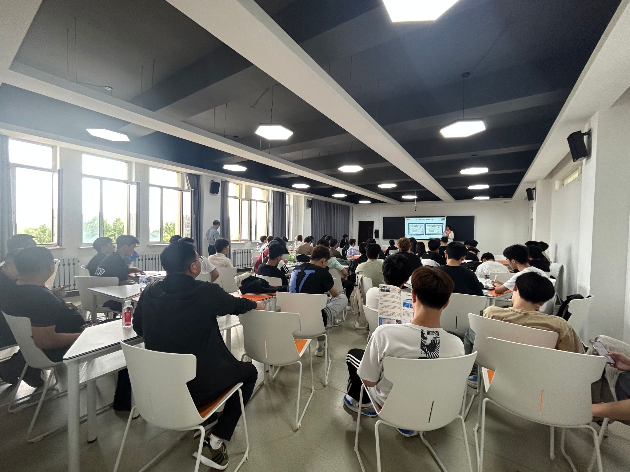 现代技术b体育官网最新版下载走进奇瑞