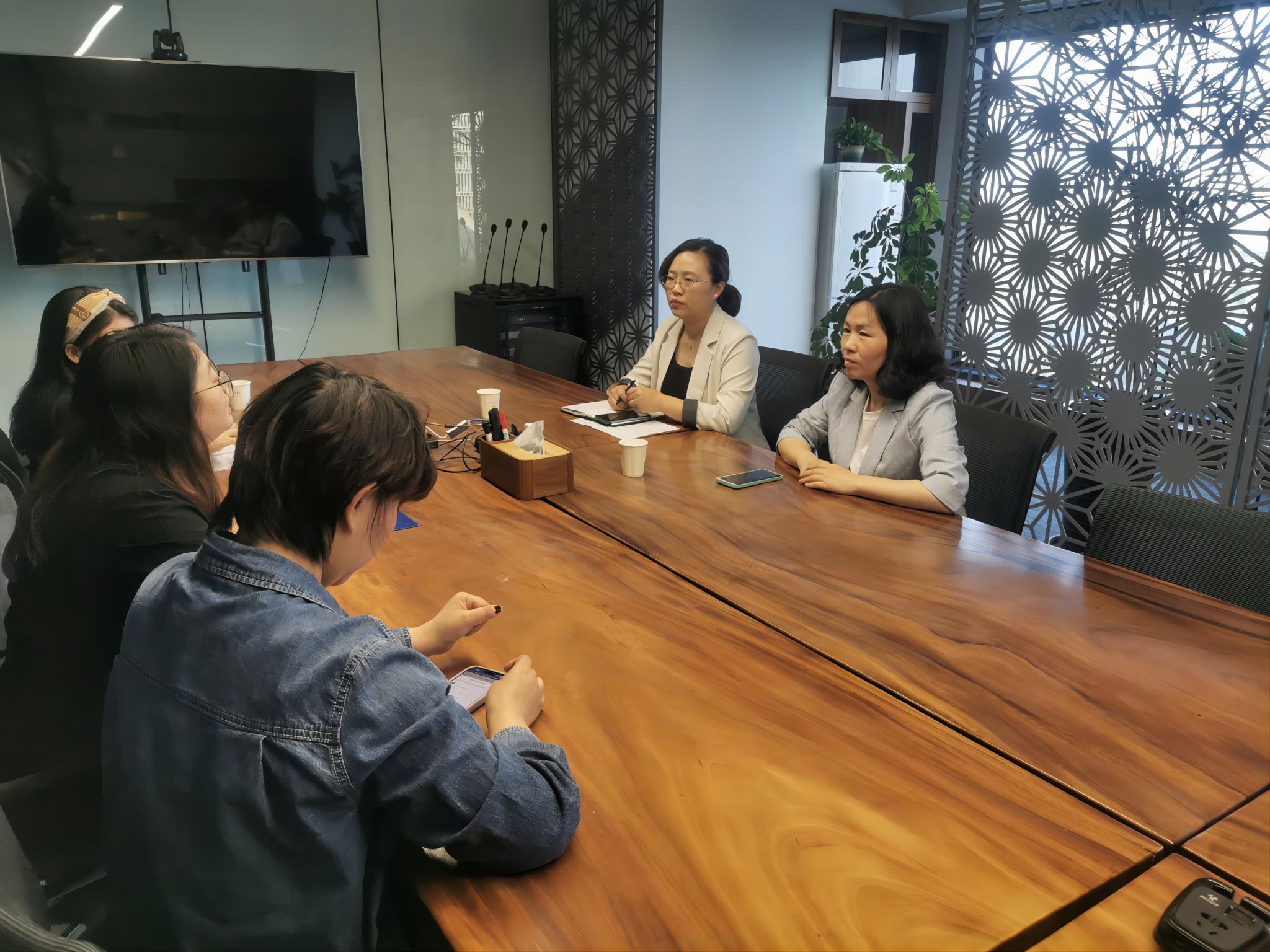 管理b体育官网最新版下载教师受邀参加