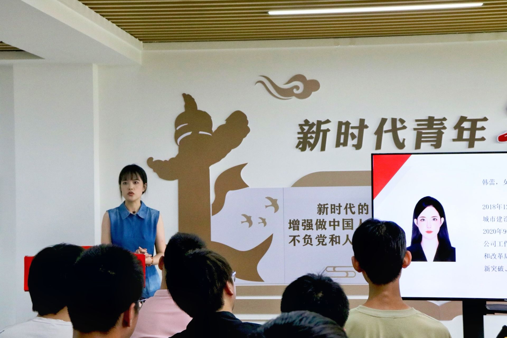 党旗飘扬”主题党日活动